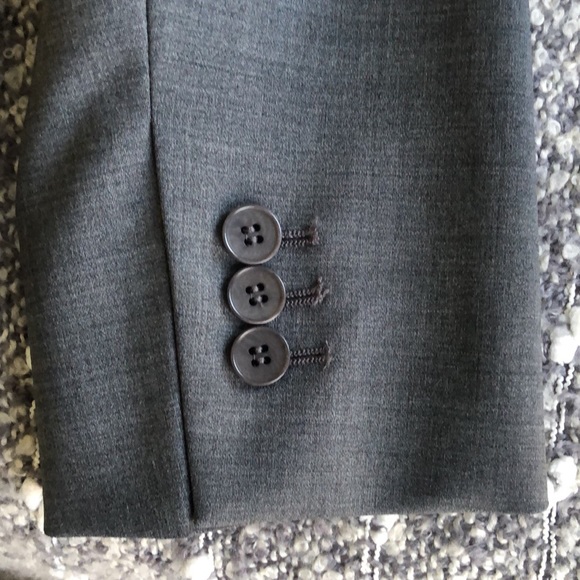 Talbots women’s 10p fitted light grey suit jacket, Preowned, excellent condition - Picture 5 of 6